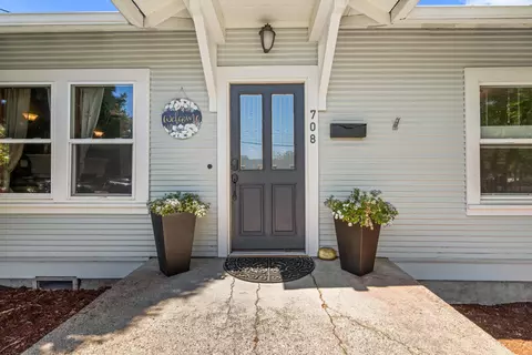 708 S Peach St, Medford, OR 97501