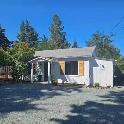 936 SW Greenwood Ave, Grants Pass, OR 97526