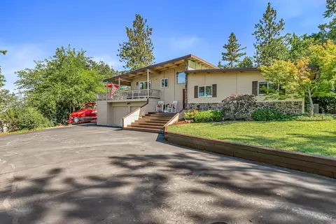 2064 Andover Way, Medford, OR 97501