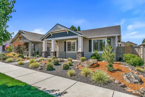 560 Canterwood Dr, Medford, OR 97504