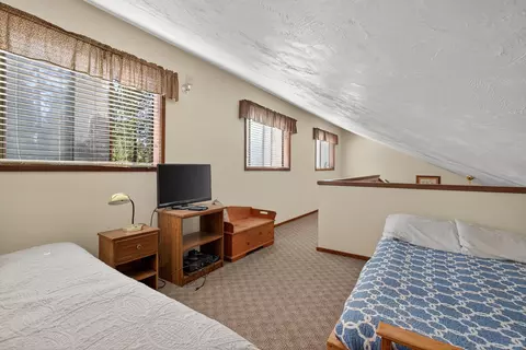 Bedroom - 14675 White Pine Way, La Pine, OR 97739 photo 5 of 6
