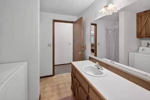 Bath - 14675 White Pine Way, La Pine, OR 97739 photo 1 of 1