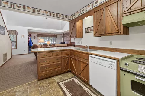 Kitchen - 14675 White Pine Way, La Pine, OR 97739 photo 1 of 5