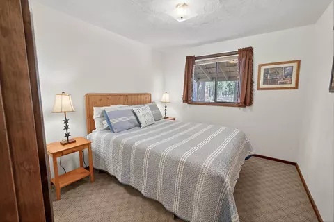 Bedroom - 14675 White Pine Way, La Pine, OR 97739 photo 3 of 6