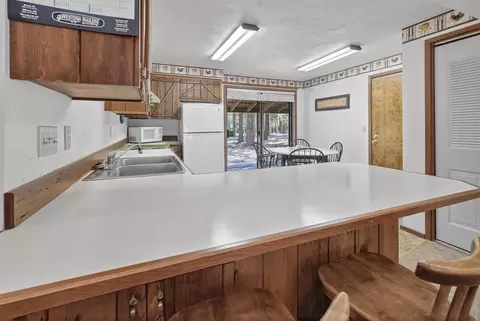 Kitchen - 14675 White Pine Way, La Pine, OR 97739 photo 5 of 5