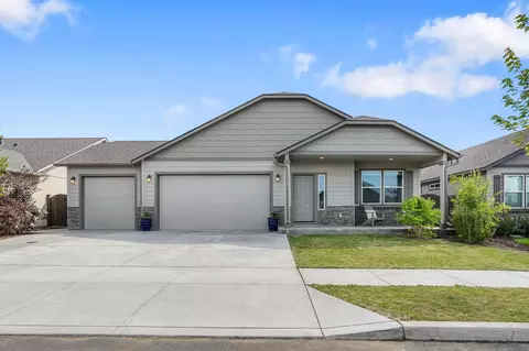 2428 NW Kingwood Ave, Redmond, OR 97756