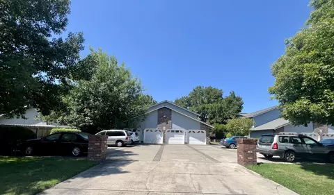 571 Briarwood Dr, Central Point, OR 97502