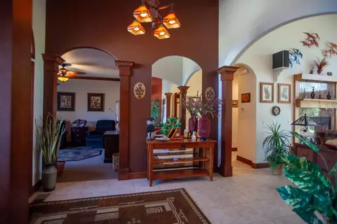 Entry Way - 100 Pebble Creek Dr, Eagle Point, OR 97524 photo 1 of 1