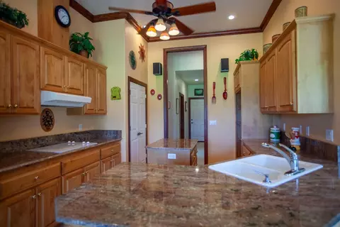 Kitchen - 100 Pebble Creek Dr, Eagle Point, OR 97524 photo 1 of 2