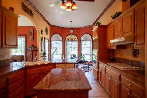 Kitchen - 100 Pebble Creek Dr, Eagle Point, OR 97524 photo 2 of 2