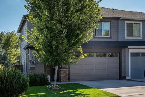 150 SW 30th St, Redmond, OR 97756