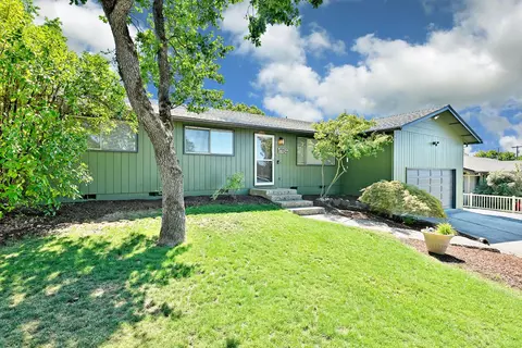 1536 Cambridge Cir, Medford, OR 97504