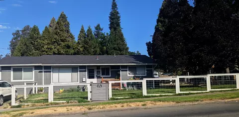 310 NW Booth St, Grants Pass, OR 97526