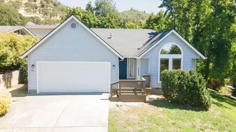 831 NE Piedmont Ave, Grants Pass, OR 97526