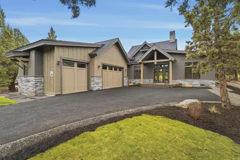 2447 Osprey Dr, Redmond, OR 97756
