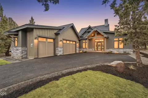 2447 Osprey Dr, Redmond, OR 97756