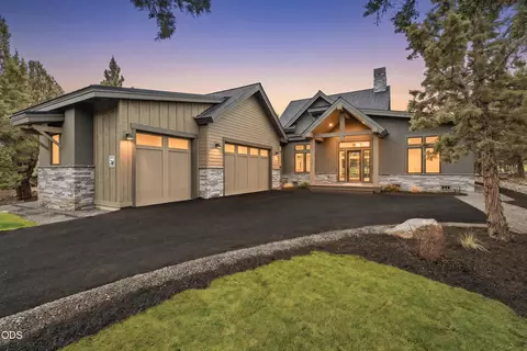 2447 Osprey Dr, Redmond, OR 97756