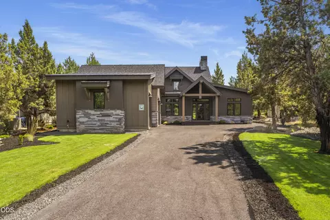 2447 Osprey Dr, Redmond, OR 97756