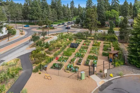 View/Area - 438 NE 9th St, Bend, OR 97701 photo 10 of 16