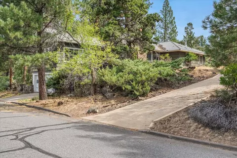 Exterior - 438 NE 9th St, Bend, OR 97701 photo 2 of 6
