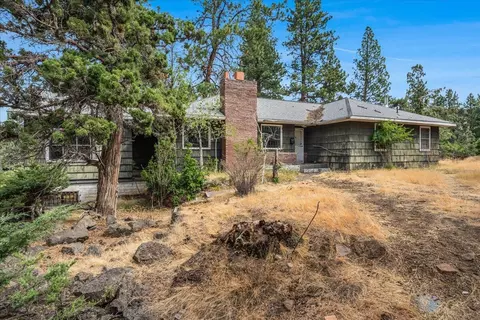Exterior - 438 NE 9th St, Bend, OR 97701 photo 4 of 6