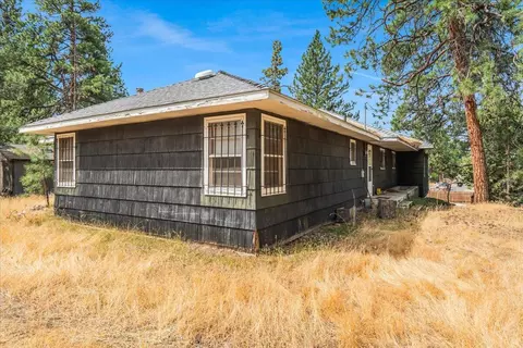 Exterior - 438 NE 9th St, Bend, OR 97701 photo 5 of 6