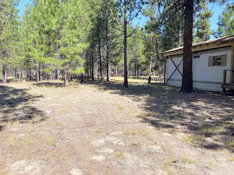 Exterior - 1225 Hackett Dr, La Pine, OR 97739 photo 6 of 11