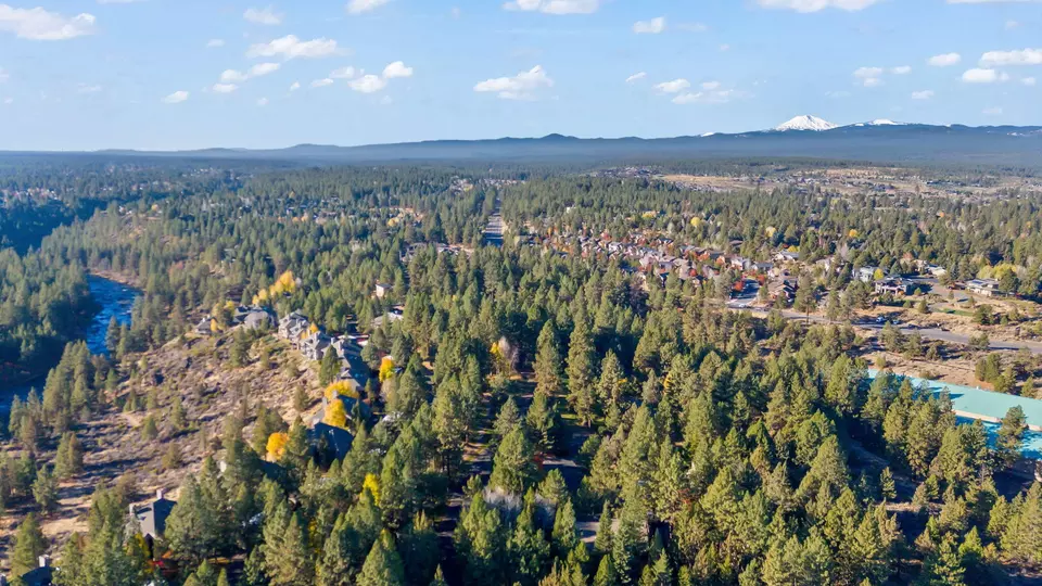 View/Area - 19717 SW Mount Bachelor Dr #144, Bend, OR 97702 photo 1 of 6
