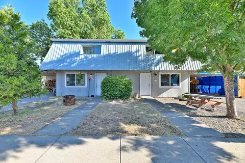 437 Benson St, Medford, OR 97501