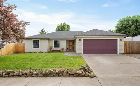 1226 Marilee St, Central Point, OR 97502