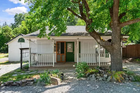 945 S Third St, Jacksonville, OR 97530