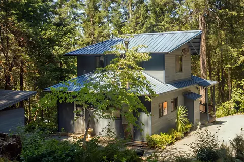 4901 Thompson Creek Rd, Selma, OR 97538