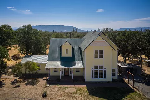 11441 Meadows Rd, White City, OR 97503