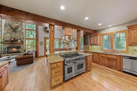 Kitchen - 58026 Kinglet Rd, Sunriver, OR 97707 photo 3 of 5