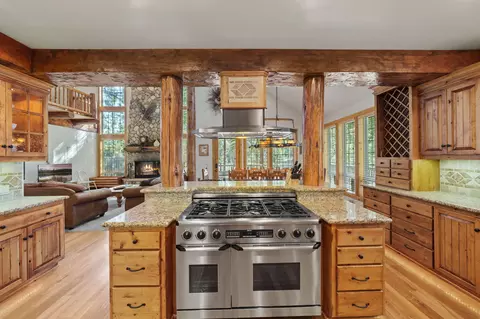 Kitchen - 58026 Kinglet Rd, Sunriver, OR 97707 photo 4 of 5