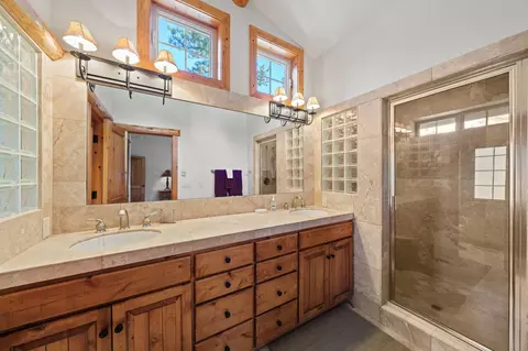 Bath - 58026 Kinglet Rd, Sunriver, OR 97707 photo 1 of 4
