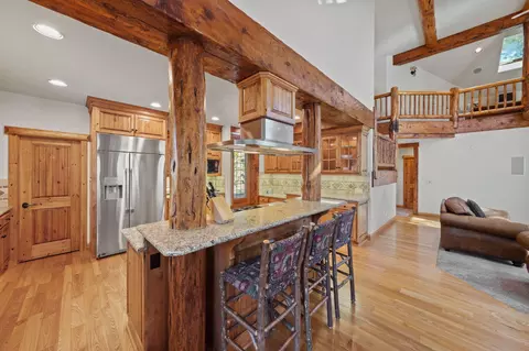 Kitchen - 58026 Kinglet Rd, Sunriver, OR 97707 photo 2 of 5