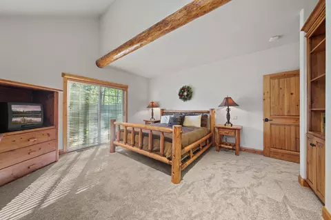 Bedroom - 58026 Kinglet Rd, Sunriver, OR 97707 photo 3 of 5