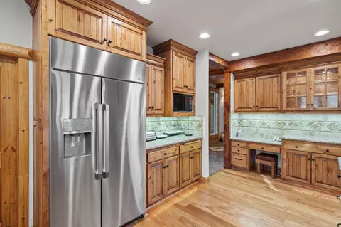 Kitchen - 58026 Kinglet Rd, Sunriver, OR 97707 photo 5 of 5