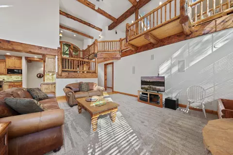 Living - 58026 Kinglet Rd, Sunriver, OR 97707 photo 4 of 5