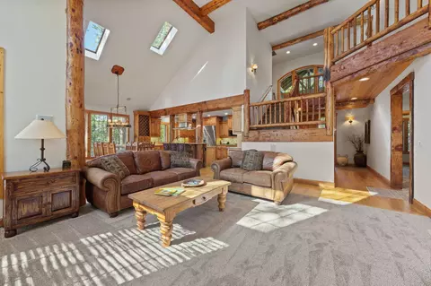 Living - 58026 Kinglet Rd, Sunriver, OR 97707 photo 3 of 5