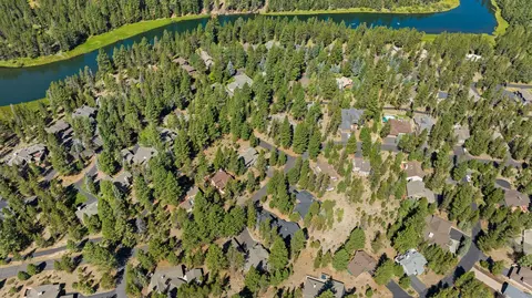 View/Area - 58026 Kinglet Rd, Sunriver, OR 97707 photo 2 of 3