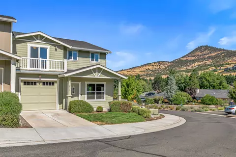 270 Dunthorpe Dr, Medford, OR 97504
