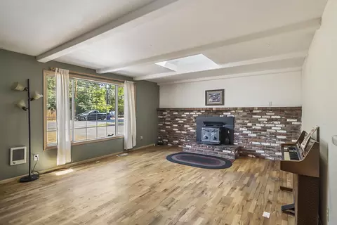 1115 NE Burnside Ave, Bend, OR 97701 photo 5