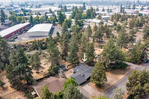 1115 NE Burnside Ave, Bend, OR 97701 photo 2