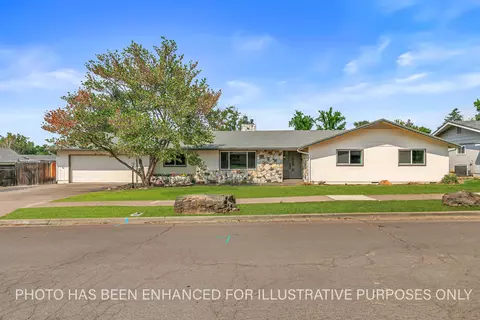 1917 Hybiscus St, Medford, OR 97504