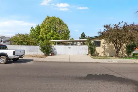 2669 Falcon St, White City, OR 97503