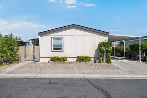 1570 S Peach St #53, Medford, OR 97501