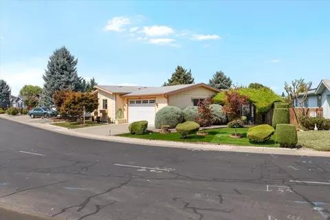 555 Freeman Rd UNIT 146, Central Point, OR 97502 photo 2