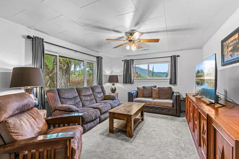 14145 Agate Rd, Eagle Point, OR 97524 photo 4